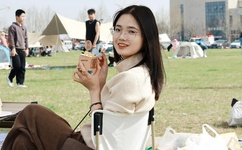 办公室扒开奶罩揉吮奶头A片口述